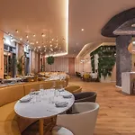 Hyatt Regency 5*